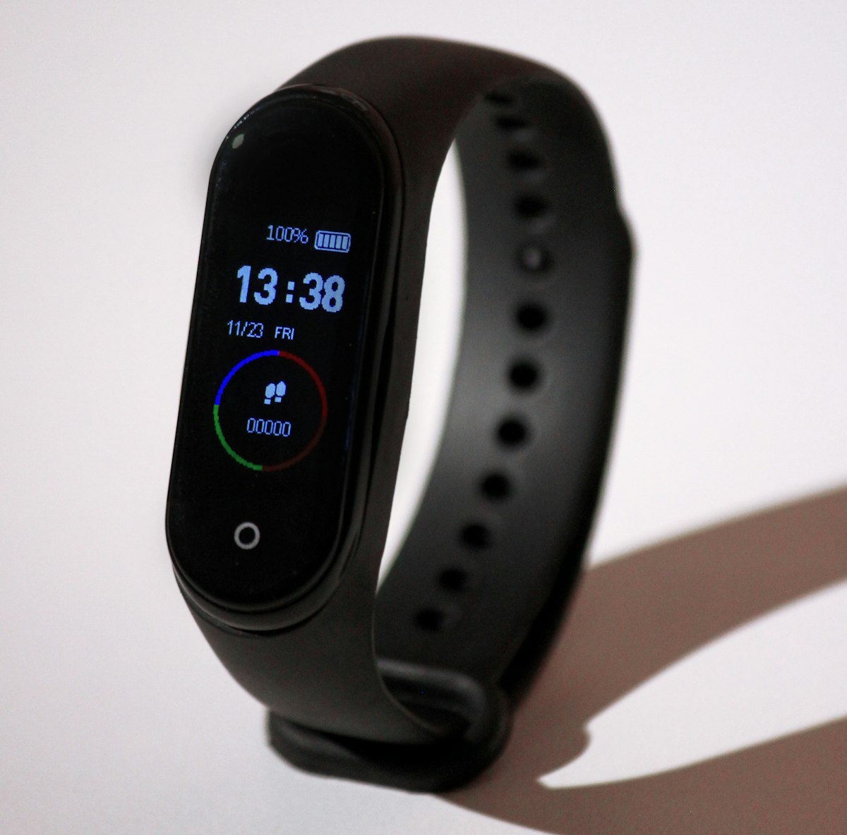 Smartwatch exibindo gráfico de batimentos cardíacos e calorias queimadas durante o treino