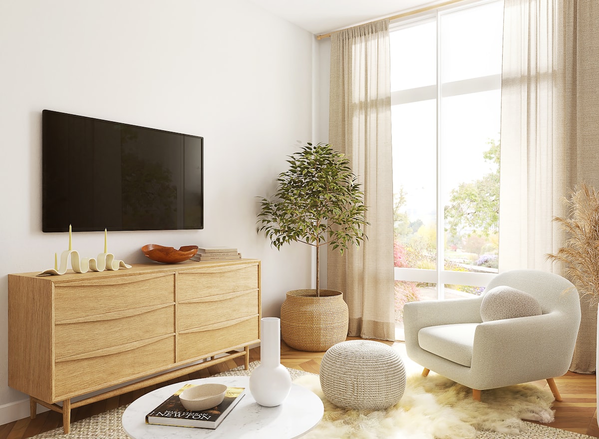 Sala de estar com smart TV grande na parede